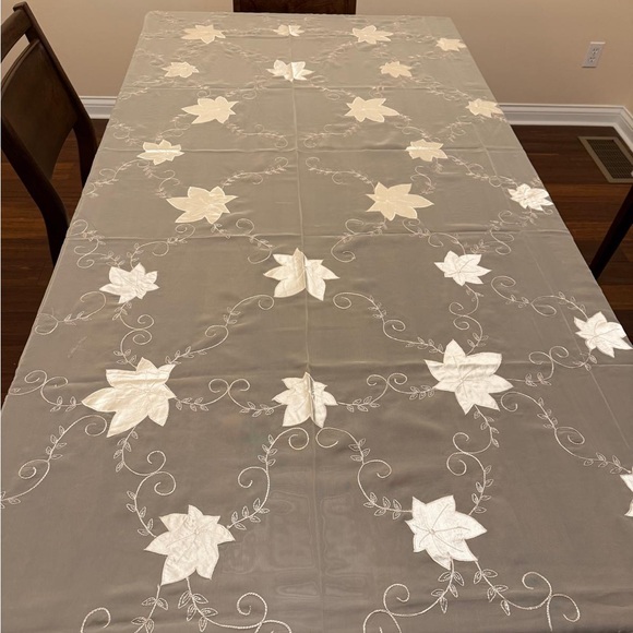 Sheer Organza Satin Appliques Beige Leaves Runner Table Cloth Satin 100” X 70” - Picture 2 of 3
